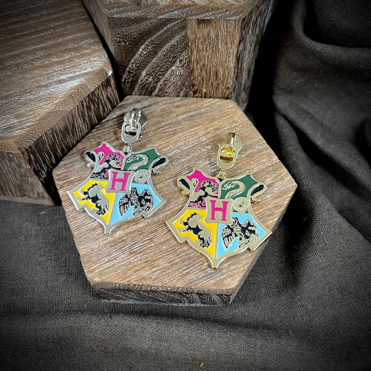 Hardware - Crest Enamel Nylon Zipper Pulls #5