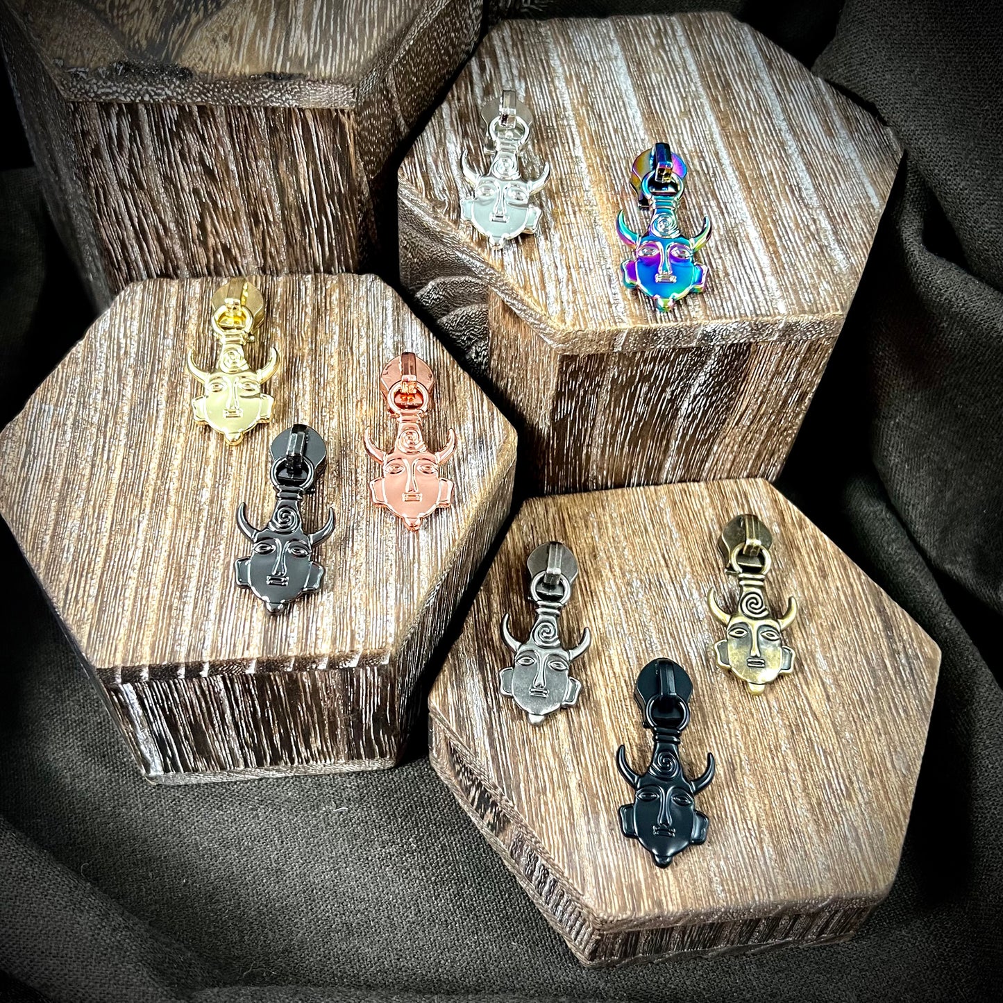 Hardware - Statue Necklace Nylon Zipper Pulls #5