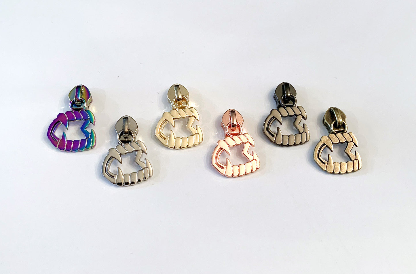 Hardware - Vampire Fangs Nylon Zipper Pulls #5